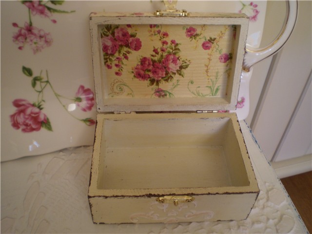 shabby box